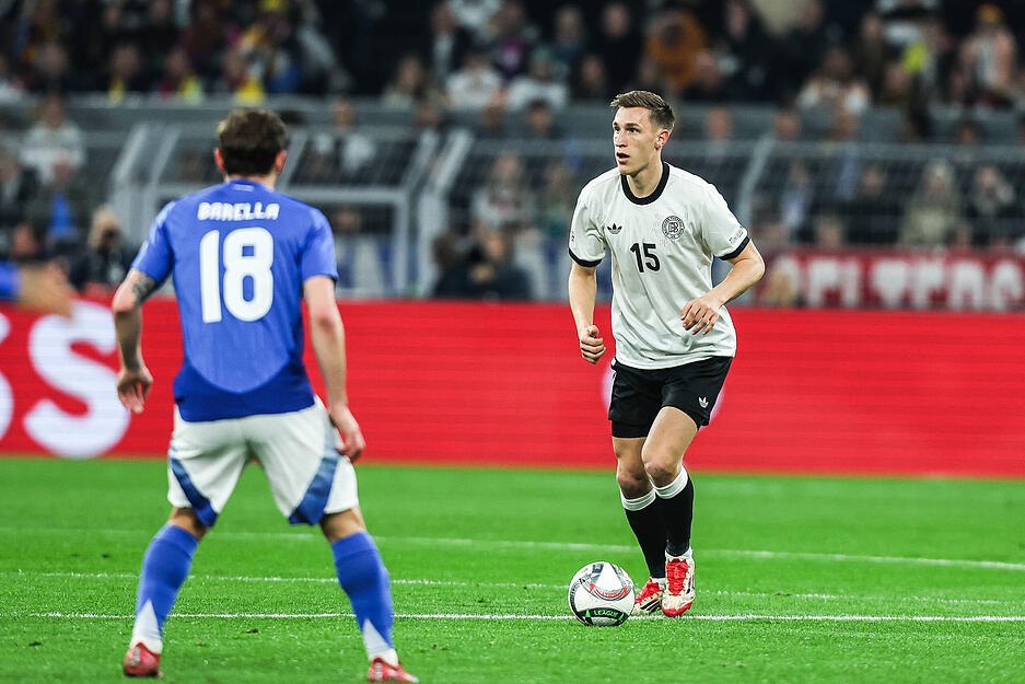 Nico Schlotterbeck: Der beste BVB-Spieler in der bisher so enttäuschenden Dortmunder Saison bekam sein Heimspiel von Beginn an. Vollkommen zurecht. Der Mann ist wie die Gelbe Wand, ziemlich beindruckend. Vor dem 3:0 eroberte er den Ball zurück, verhinderte das zweite Italien-Tor per Grätsche, Note 1,5
