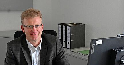 Seit 20 Jahren arbeitet Andreas Insam in der Öhringer Verwaltung, seit 2016 ist er Chef der Kämmerei. Nun will er neue Wege gehen und in Krautheim Bürgermeister werden.
Foto: Katrin Draskovits