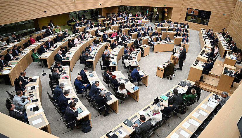 Mit dem neuen Wahlrecht könnte der Landtag in Stuttgart nach der nächsten Wahl wachsen. Ein Volksbegehren will das verhindern, doch es fehlen hunderttausende Unterschriften.