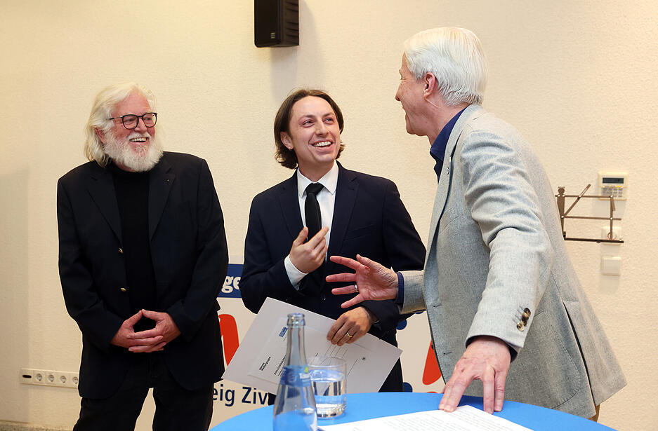 Chefredakteur Uwe Ralf Heer stellte die ausgezeichneten Fälle nacheinander vor.