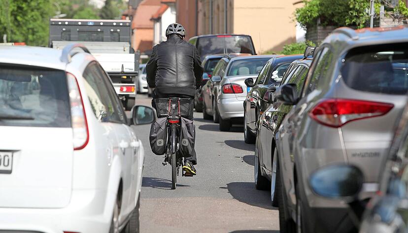 Oft wird es eng, wenn Radler und Autos gemeinsam im Straßenverkehr unterwegs sind. Ein Projekt in Heilbronn liefert Daten zu Überholvorgängen. Foto: Archiv/ Oft wird es eng, wenn Radler und Autos gemeinsam im Straßenverkehr unterwegs sind. Ein Projekt in Heilbronn liefert Daten zu Überholvorgängen. Foto: Archiv/
