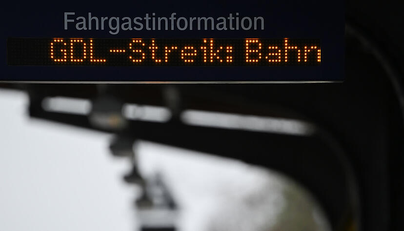 Während des Warnstreiks bei der Bahn müssen Fahrgäste mit massiven Zugausfällen umgehen – auch in der Region Heilbronn lagen die Nerven blank. Während des Warnstreiks bei der Bahn müssen Fahrgäste mit massiven Zugausfällen umgehen – auch in der Region Heilbronn lagen die Nerven blank.