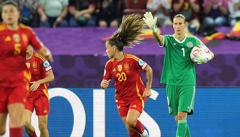 Wie im EM-Halbfinale dürfte Ann-Katrin Berger wieder das deutsche Tor gegen Spanien hüten. Wie im EM-Halbfinale dürfte Ann-Katrin Berger wieder das deutsche Tor gegen Spanien hüten.