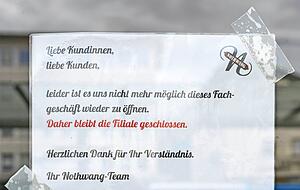 Dieser Aushang weist auf die Schließung der Filiale in der Heilbronner Allee hin. Dieser Aushang weist auf die Schließung der Filiale in der Heilbronner Allee hin.