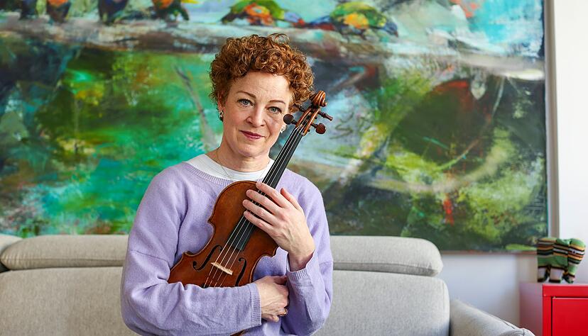 Carolin Widmann hatte Angst um ihr wertvolles Instrument. Nun hat die Lufthansa die Regel f&uuml;r kleine Instrumente ge&auml;ndert.