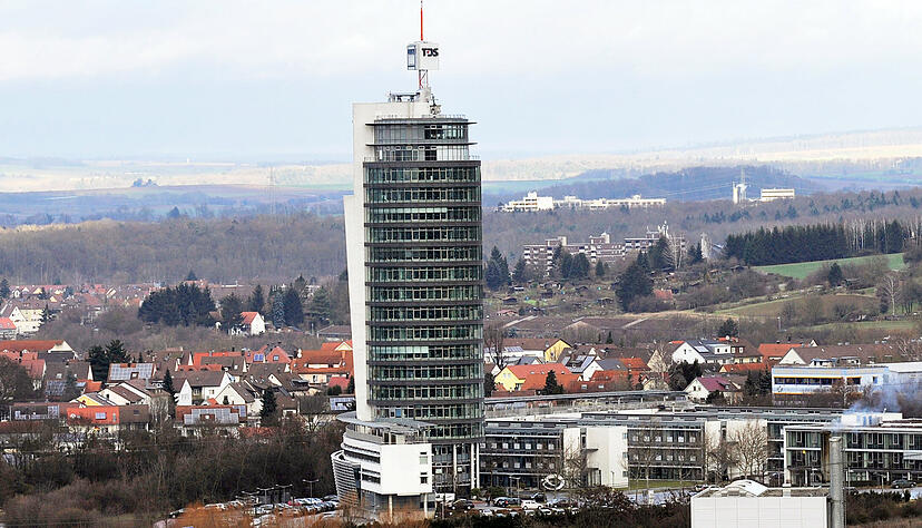 Der TDS-Turm prägt die Silhouette der Umgebung von Neckarsulm. Äußerlich ändert sich dort nichts, im Inneren aber einiges.
Foto: privat
