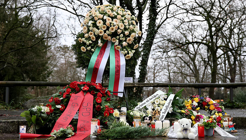 In einem Park in Aschaffenburg waren am Vortag ein zweijähriger Junge und ein 41-jähriger Mann getötet sowie zwei weitere Menschen schwer verletzt worden.