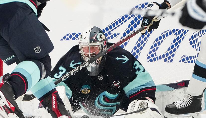 Philipp Grubauer parierte 28 Schüsse auf sein Tor. Philipp Grubauer parierte 28 Schüsse auf sein Tor.