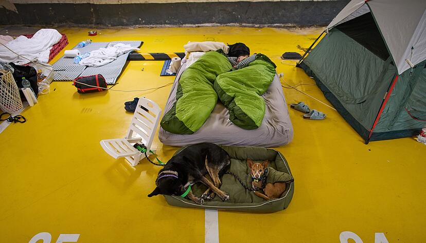Viele Menschen in Israel schlafen derzeit in Tiefgaragen oder Schutzr&auml;umen. (Archivbild)