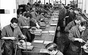 Lehrwerkstatt von B&uuml;rkert in den bewegten Anfangsjahren des Unternehmens.
B&uuml;rkert/privat