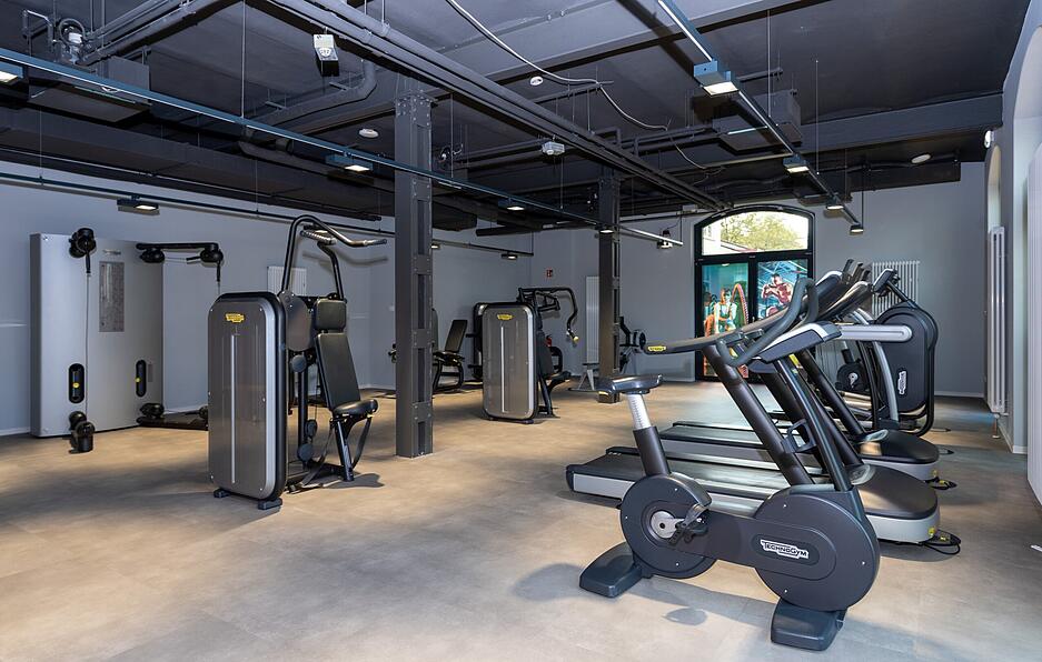 Der hochwertig ausgestattete Fitnessbereich im historischen Kaco-Altbau steht nur den Bewohnern zur Verfügung. Der hochwertig ausgestattete Fitnessbereich im historischen Kaco-Altbau steht nur den Bewohnern zur Verfügung.