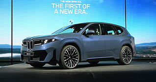 Der iX3 ist das erste Modell der "Neuen Klasse" von BMW. Bei dem Elektro-SUV rüsten die Bayern technologisch gewaltig auf.