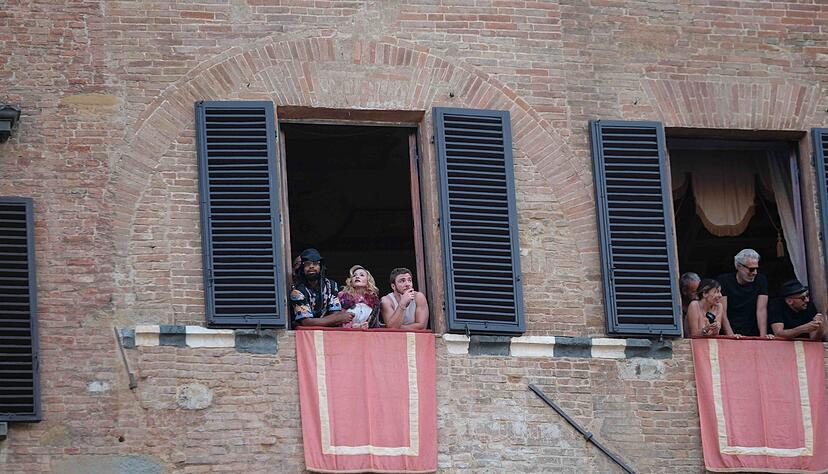 Madonna verfolgte an ihrem 67. Geburtstag das &laquo;Palio di Siena&raquo;.