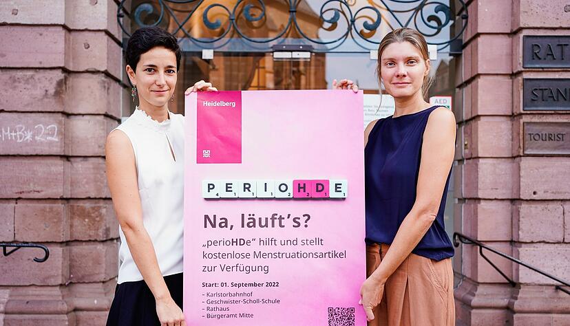 Frauen- und Gleichstellungsbeauftragte Marie-Luise Löffler (r) und Mitarbeiterin im Fachbereich Geschlechtergerechtigkeit Nicoline Erichsen vor dem Rathaus Heidelberg. Frauen- und Gleichstellungsbeauftragte Marie-Luise Löffler (r) und Mitarbeiterin im Fachbereich Geschlechtergerechtigkeit Nicoline Erichsen vor dem Rathaus Heidelberg.