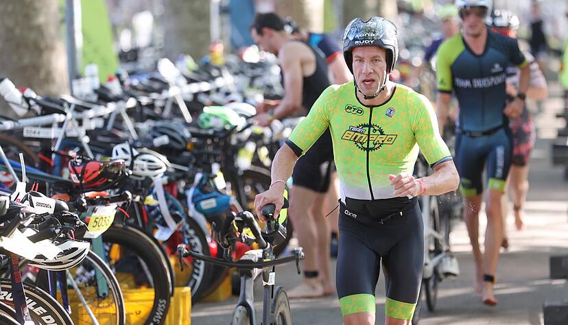 Wegen des VR Bank-Triathlon sind am Wochenende viele Straßensperrungen und Umleitungen im Raum Heilbronn notwendig. Wegen des VR Bank-Triathlon sind am Wochenende viele Straßensperrungen und Umleitungen im Raum Heilbronn notwendig.