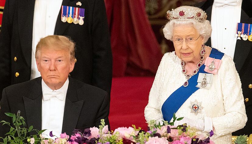 Trump war schon einmal zum Staatsbesuch in Großbritannien - damals noch mit der Queen (Archivbild).