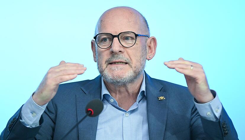 Winfried Hermann (Bündnis 90/Die Grünen), Verkehrsminister von Baden-Württemberg. Winfried Hermann (Bündnis 90/Die Grünen), Verkehrsminister von Baden-Württemberg.