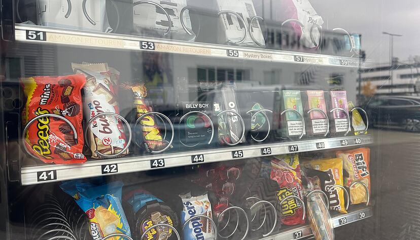 Ein Blick auf das &uuml;bliche Sortiment eines solchen Mystery-Pack Automaten.