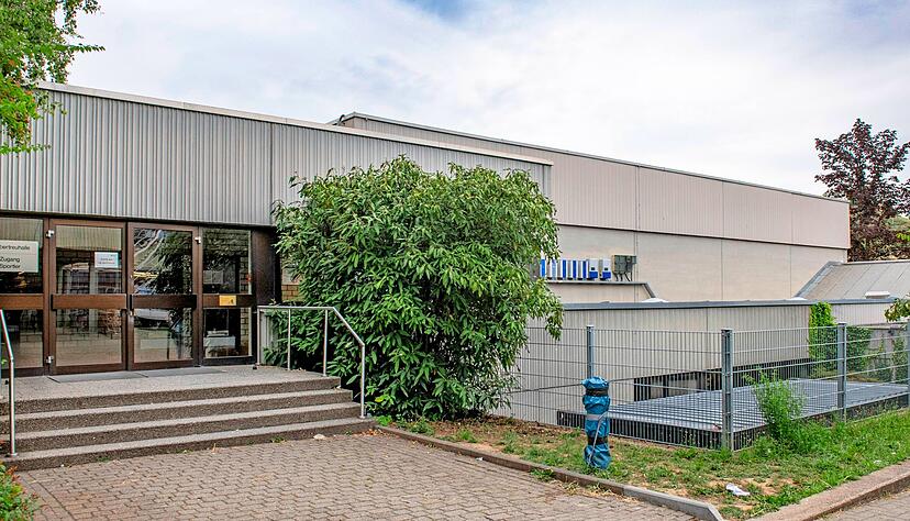 Die Trinkwasserinstallation in der Weibertreuhalle in Weinsberg kann nicht wie geplant in den Sommerferien erneuert werden. Das hat Auswirkungen auf den Sportunterricht im Herbst.