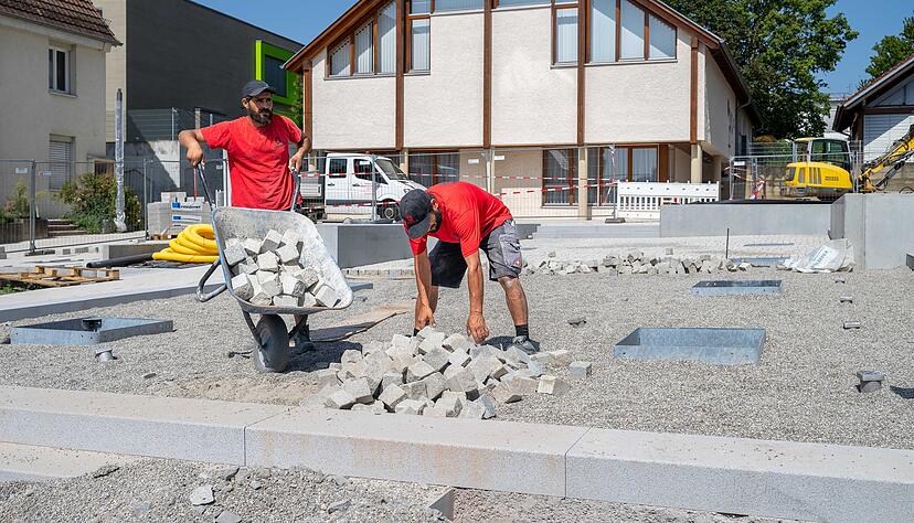 Bajrush Berqiri, Ahed Dauut und Hasan Turkey klotzen auf der Baustelle in Abstatt ran.