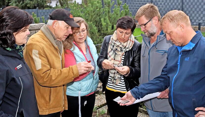 Anwohner haben beim Regierungspr&auml;sidium eine Beschwerde gegen das Eisenwerk W&uuml;rth eingereicht, von links: Britta Lassalle, Werner Keicher, Samantha Wichmann, Joanna Buba, Bernd B&uuml;hler und Michael Schmidt.
Fotos: Ralf Seidel/privat
