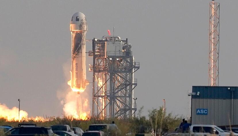 Die &laquo;New-Shepard&raquo;-Rakete von Blue Origin startet vom US-Bundesstaat Texas aus zu einem Kurz-Ausflug ins Weltall. Popstar Katy Perry und die Partnerin von Amazon-Gr&uuml;nder Jeff Bezos, Lauren S&aacute;nchez, fliegen am Montag (ab 15.30 Uhr MESZ) mit einer Rakete von Bezos ins All.