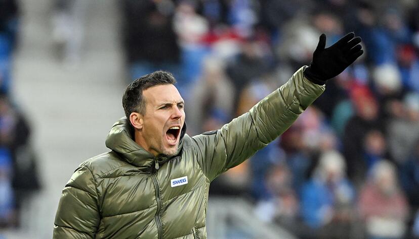 Christian Eichner &auml;rgert sich &uuml;ber den n&auml;chsten D&auml;mpfer.