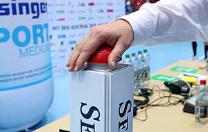 Die Auszeit-Buzzer, von der HBF zu dieser Saison verpflichtend eingef&uuml;hrt, haben die Sport-Union rund 5000 Euro gekostet.