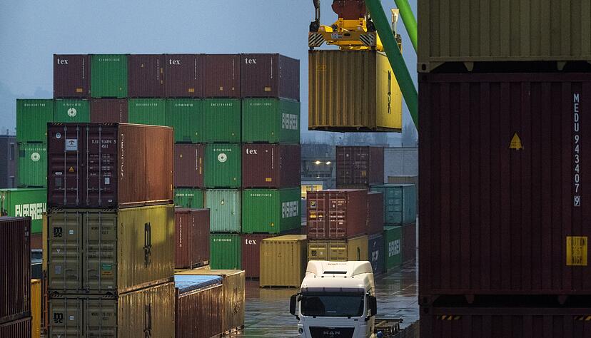 Die Wirtschaft hat sich in den einzelnen Bundesländern sehr unterschiedlich entwickelt. In Baden-Württemberg - hier zu sehen der Hafen Stuttgart - ging es nach unten. (Archivbild)