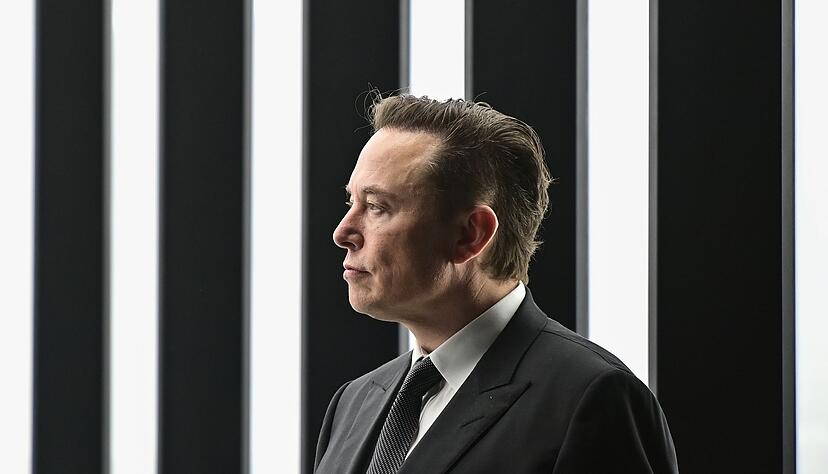 Elon Musk winken bis zu eine Billion Dollar. (Archivbild)