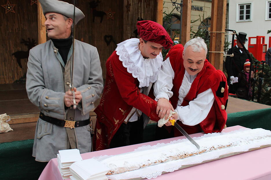Viele Jahre gehörte ein Märchen zur Eröffnung des Öhringer Weihnachtsmarktes fix dazu, wie heute noch der Riesenstollen aus Großenhain und das Bähnle.