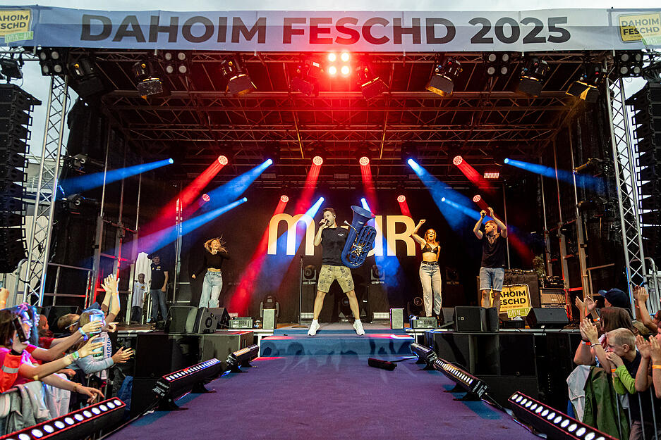 Nicht nur Organisator, sondern auch Event-Highlight: Micha von der Rampe tritt beim "Dahoim Feschd" vor den 2500 Besuchern in Brackenheim auf.