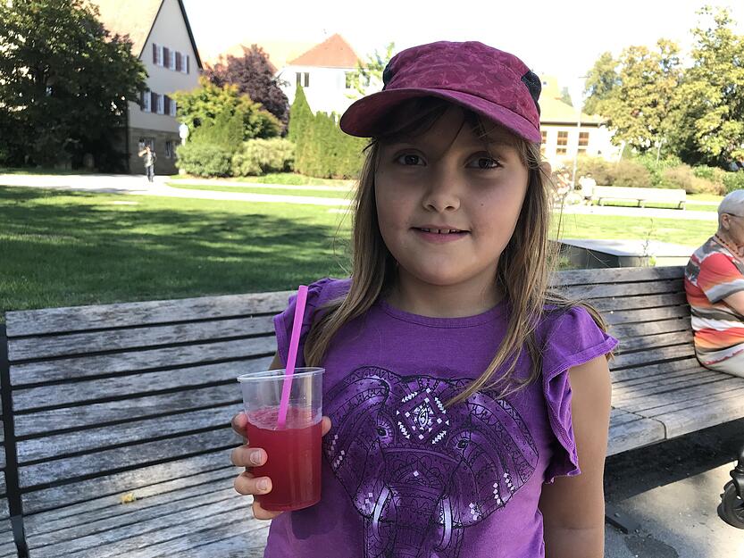 Elisabeth de Lenardis, 7, Öhringen: Ich komme jetzt in die zweite Klasse. Ich freue mich. Das erste Schuljahr war ein bisschen doof. Da habe ich mich auch darauf gefreut. Und dann hatten wir aber zum Schluss nur noch ein bisschen Schule und dann wieder daheim Unterricht. Die Mama hat das gut gemacht. Aber ich freue mich trotzdem auf die Schule. Deutsch und lesen finde ich gut.