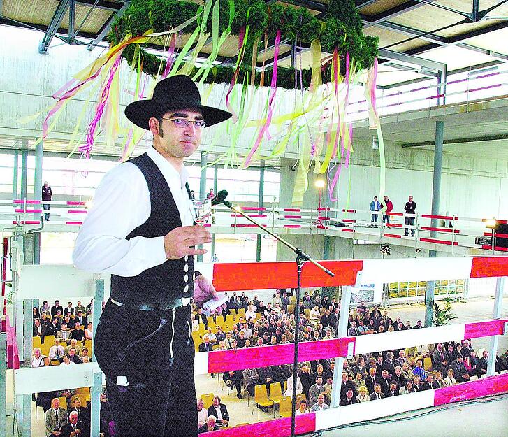 Richtfestfeier im Juli 2002 im Forschungs- und Entwicklungszentrum bei Abstatt. Richtfestfeier im Juli 2002 im Forschungs- und Entwicklungszentrum bei Abstatt.