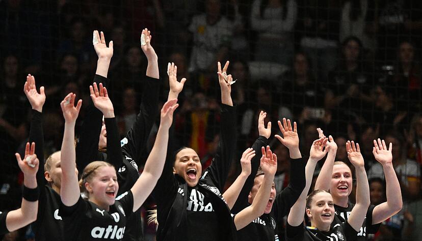 Die deutschen Handballerinnen wollen auch nach dem letzten WM-Vorrundenspiel gegen Serbien jubeln.