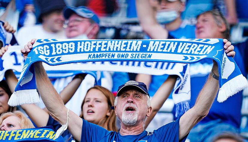 Einer der etwas mehr als 8000 Zuschauer beim j&uuml;ngsten Heimspiel der TSG Hoffenheim gegen den VfL Wolfsburg.  Foto: dpa