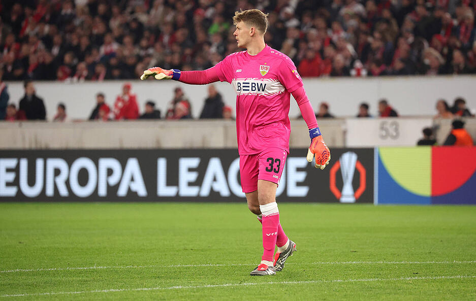 Alexander Nübel: Erster Torschuss der Gäste, gleich drinnen – und wieder sah Nübel nicht gut aus. Den Ball kann er halten, muss er sogar fast als Nationaltorwart. Da hilft auch das Meckern gegen die Vorderleute nicht. Eine Parade im Anschluss sorgt immerhin für ein kleines Plus. Note: 5 Alexander Nübel: Erster Torschuss der Gäste, gleich drinnen – und wieder sah Nübel nicht gut aus. Den Ball kann er halten, muss er sogar fast als Nationaltorwart. Da hilft auch das Meckern gegen die Vorderleute nicht. Eine Parade im Anschluss sorgt immerhin für ein kleines Plus. Note: 5