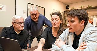 Auch das gehört zum Angebot: Computerschulungen und der Austausch von Jung und Alt, wie hier im Quartierszentrum in Böckingen.
Foto: Archiv/Wolfgang Müller Auch das gehört zum Angebot: Computerschulungen und der Austausch von Jung und Alt, wie hier im Quartierszentrum in Böckingen.
Foto: Archiv/Wolfgang Müller