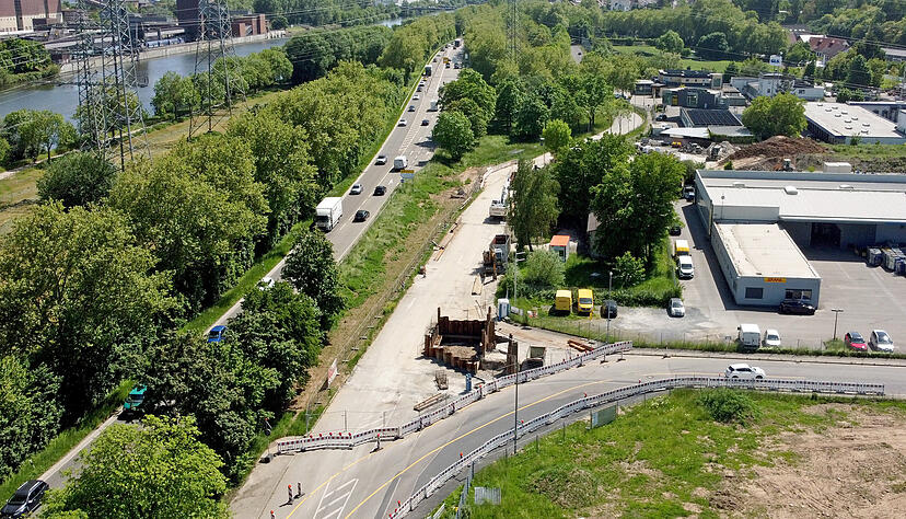 Auch im Bereich der Buchener Stra&szlig;e beim ehemaligen Landliebe-Gel&auml;nde wird die Neckartalstra&szlig;e ausgebaut.