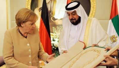 Bundeskanzlerin Angela Merkel bekommt in den Vereinigten Arabischen Emiraten von Präsident Scheich Khalifa Bin Zayed Al Nahyan den Scheich Said-Orden verliehen, den höchsten Orden des Landes. Bundeskanzlerin Angela Merkel bekommt in den Vereinigten Arabischen Emiraten von Präsident Scheich Khalifa Bin Zayed Al Nahyan den Scheich Said-Orden verliehen, den höchsten Orden des Landes.