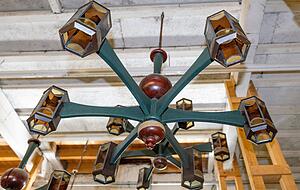 Im Lager des Stadttheaters Heilbronn befinden sich uralte Leuchter, die laut Intendant Axel Vornam einst im Ratskeller hingen. Er gibt sie gerne ab. Im Lager des Stadttheaters Heilbronn befinden sich uralte Leuchter, die laut Intendant Axel Vornam einst im Ratskeller hingen. Er gibt sie gerne ab.