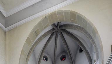 Die Nonnen hatten einen direkten Zugang in den Altarraum und sa&szlig;en oben.