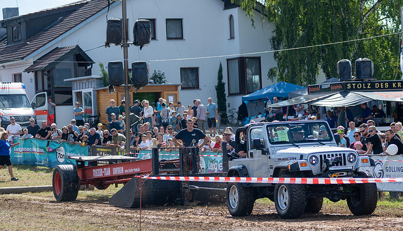 Bei strahlendem Sonnenschein wird schon am Samstag die Wiese auf den Hüttenäckern in Heilbronn-Sontheim zur Arena für Quads und Trecker.