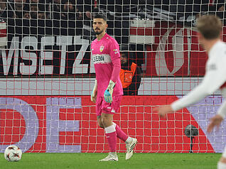 Fabian Bredlow: Mega-Bock. Zu lasch rausgespielt, Fehlpass, Gegentor. Beim 2:2 chancenlos. Dafür in der 69. Minute mit einer starken Parade. Dadurch verhinderte Bredlow den Rückstand. Note: 5 Fabian Bredlow: Mega-Bock. Zu lasch rausgespielt, Fehlpass, Gegentor. Beim 2:2 chancenlos. Dafür in der 69. Minute mit einer starken Parade. Dadurch verhinderte Bredlow den Rückstand. Note: 5