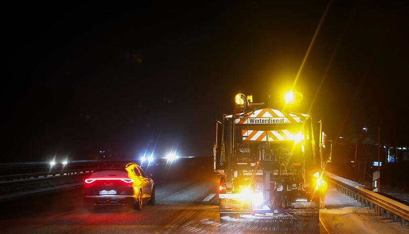 Es k&ouml;nne erhebliche Einschr&auml;nkungen im Berufsverkehr geben, schrieb der Wetterdienst.