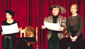 „Elizabeth, my Love“ - in Shakespeares England entführten Schauspieler des Heilbronner Theaters am Freitag die Lions-Gäste.
          Foto: Andreas Veigel „Elizabeth, my Love“ - in Shakespeares England entführten Schauspieler des Heilbronner Theaters am Freitag die Lions-Gäste.
          Foto: Andreas Veigel