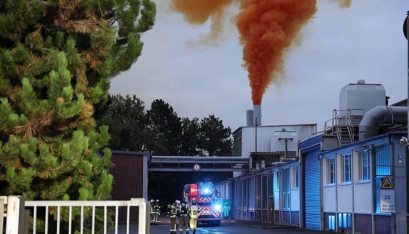 Eine große Rauchwolke zog am Abend über die Region. Eine große Rauchwolke zog am Abend über die Region.