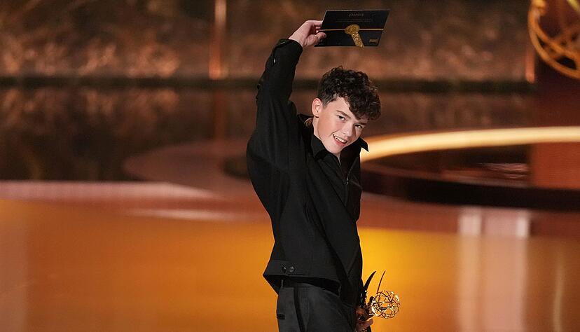 Owen Cooper aus &laquo;Adolescence&raquo; ist jetzt der j&uuml;ngste Mann, der je einen Schauspielpreis bei den Emmys gewann.