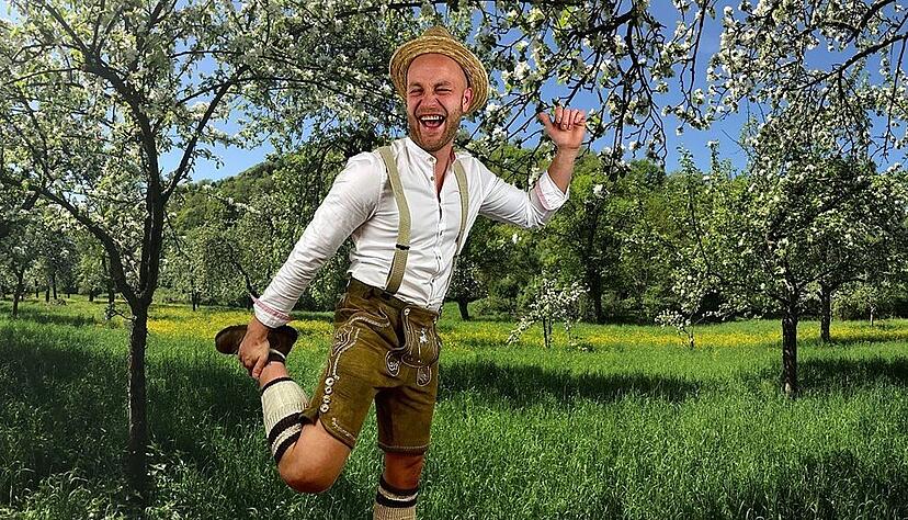 Schlicht sollen die Lederhosen aus Hohenlohe sein, nur aufgepeppt durch ein paar Besonderheiten wie das Markenlogo – ein Schild mit Hirsch – auf dem Hosenlatz.