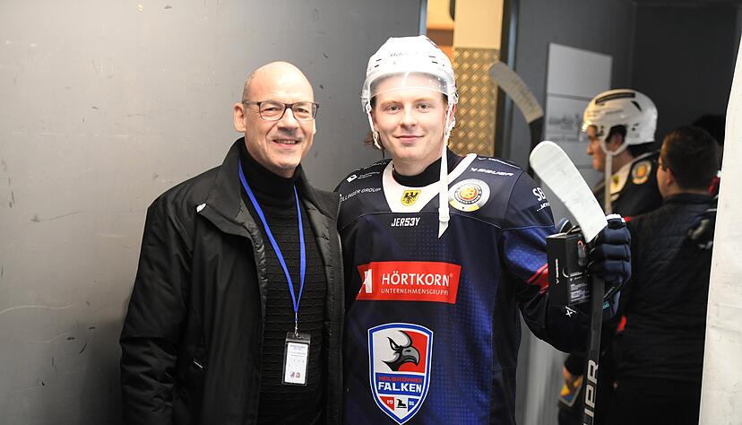 Zwei Hauptakteure im Spiel der Heilbronner Falken gegen den SC Riessersee: Mannschaftsarzt Dr. Thomas Seeböck-Göbel (links) und Calder Anderson.